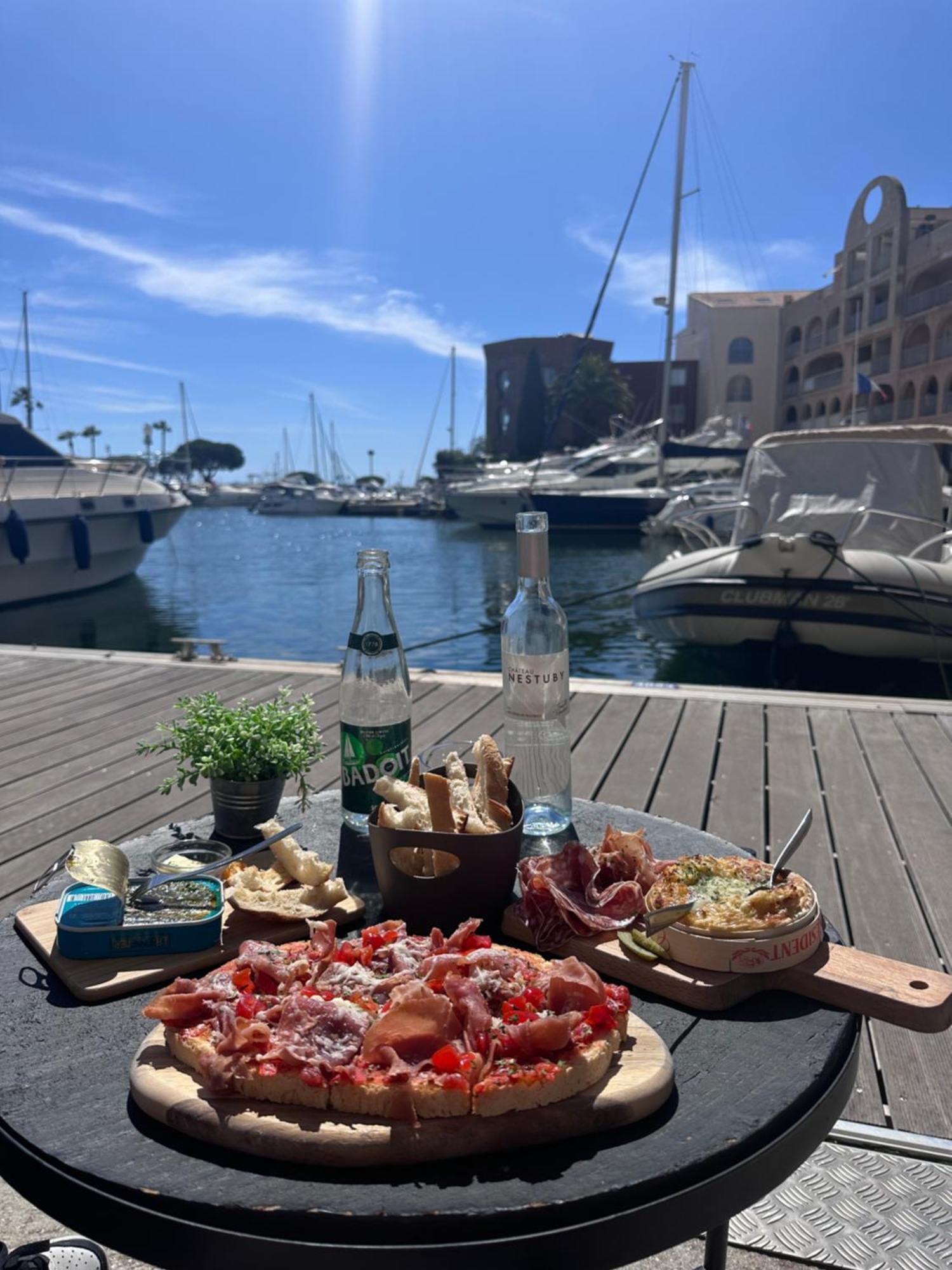 Apartamento Sejour Au Port Hyères Exterior foto