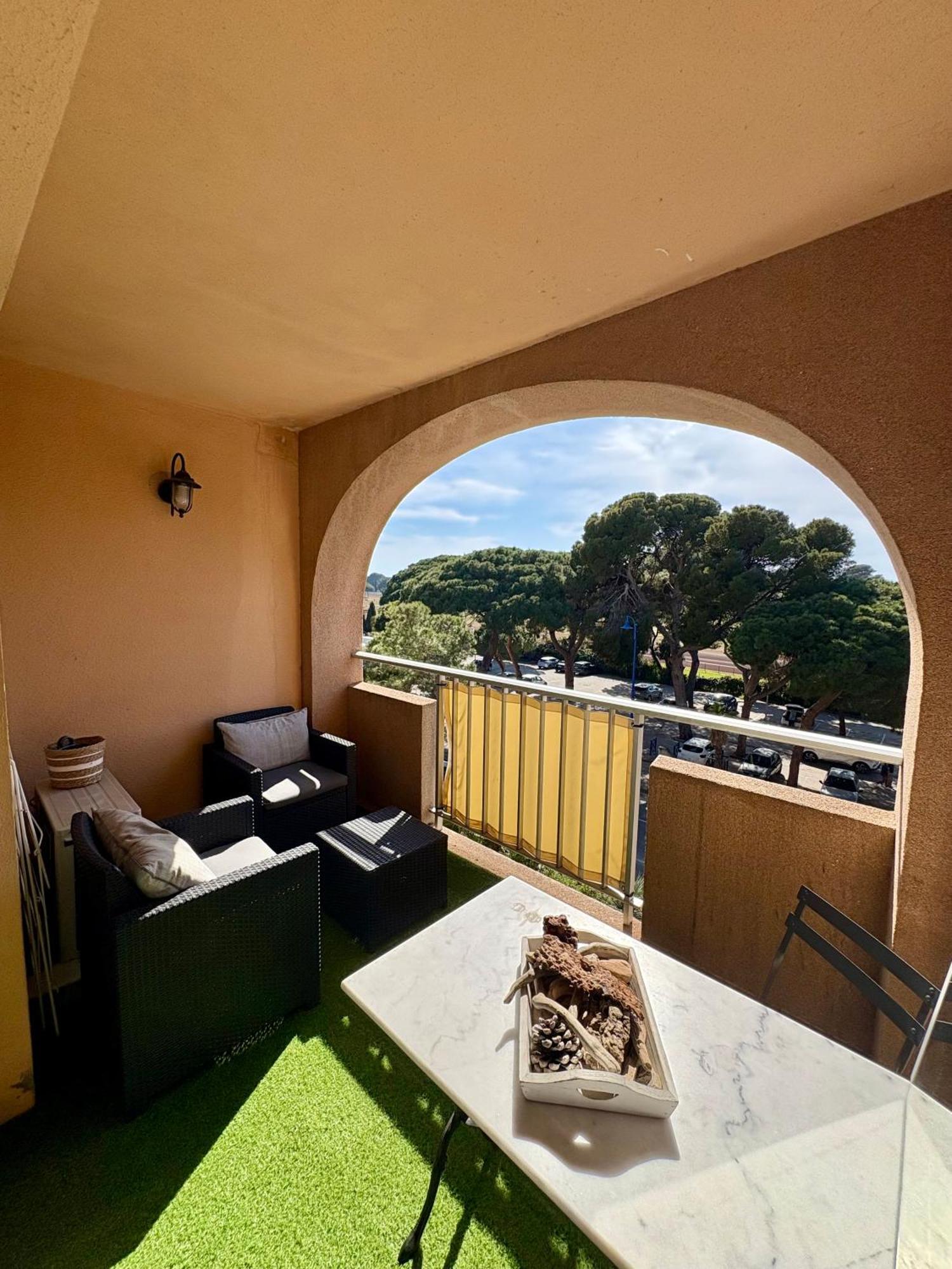 Apartamento Sejour Au Port Hyères Exterior foto