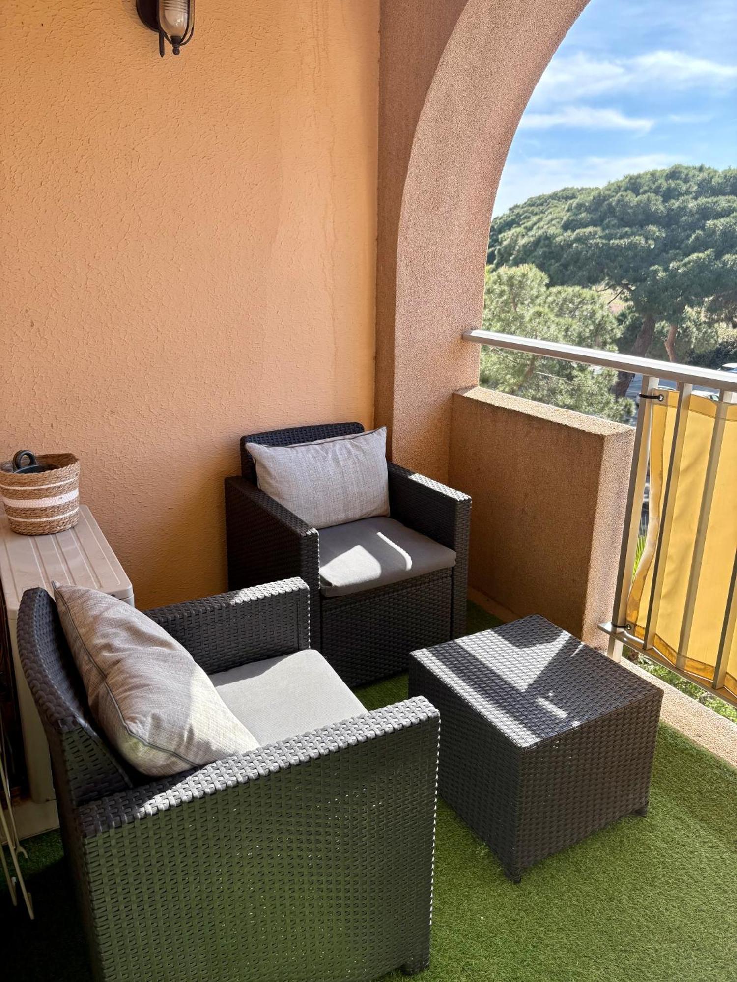 Apartamento Sejour Au Port Hyères Exterior foto