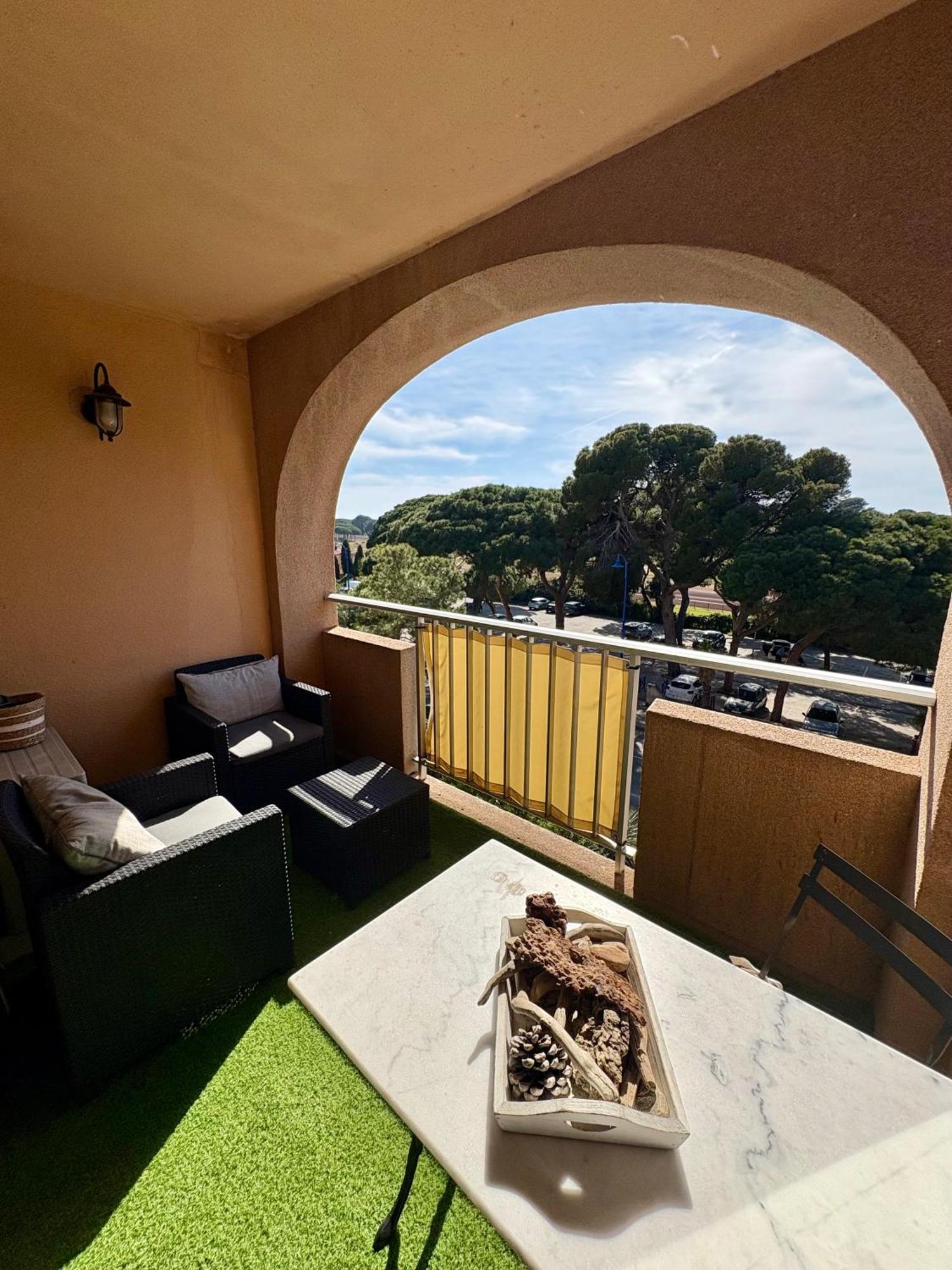 Apartamento Sejour Au Port Hyères Exterior foto
