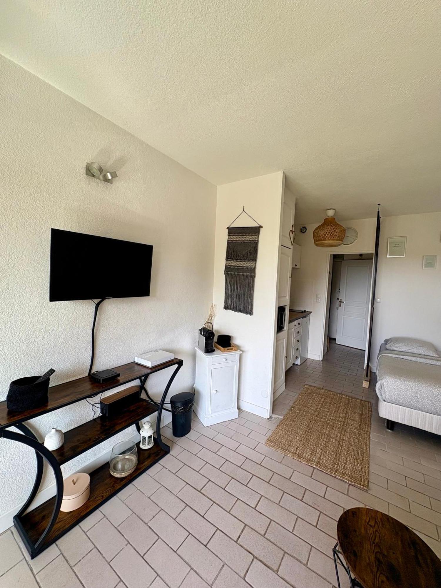 Apartamento Sejour Au Port Hyères Exterior foto